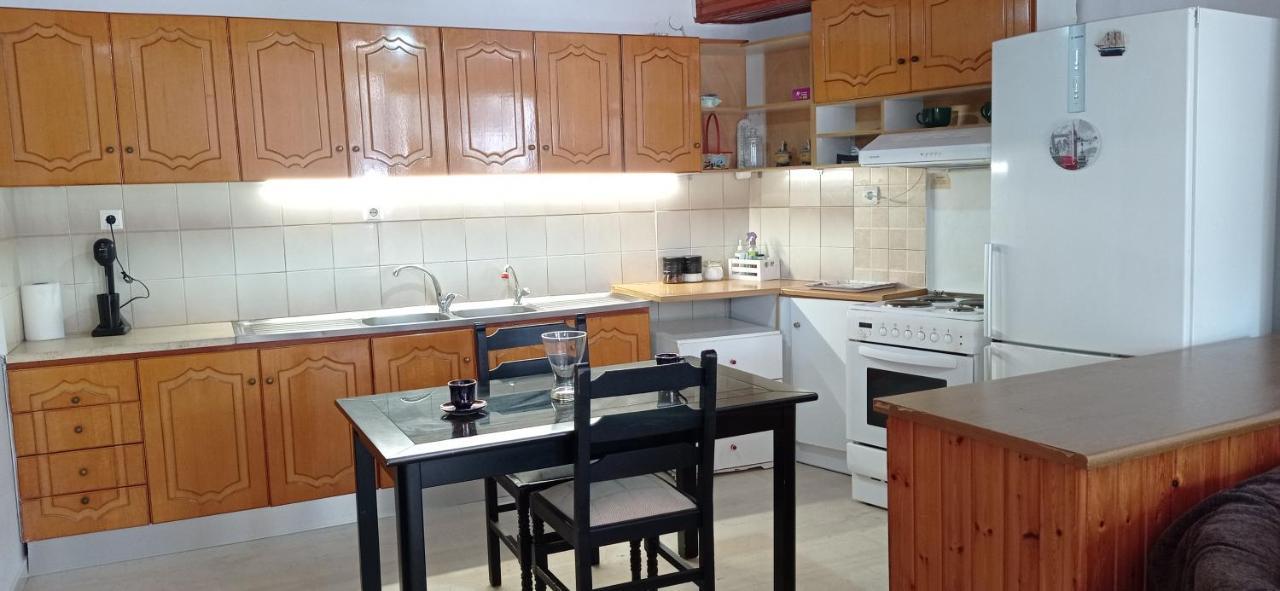Ευρύχωρο Και Άνετο Διαμέρισμα Στην Ιτέα Joanna'S Apartment Kirra Kültér fotó